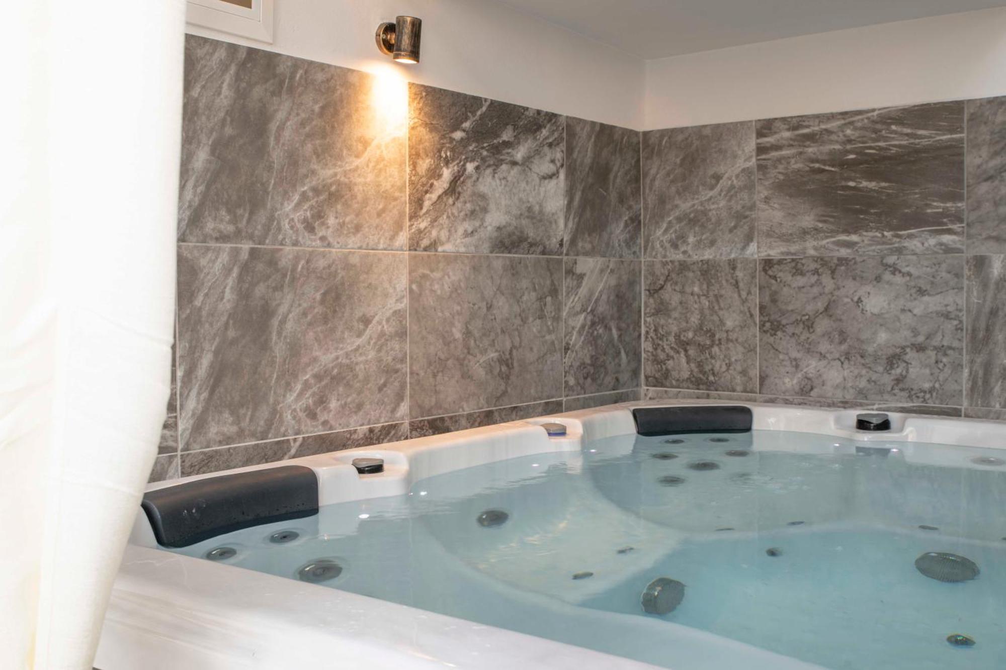 Kleopatra Deluxe Apartment With Jacuzzi Kamilari Dış mekan fotoğraf